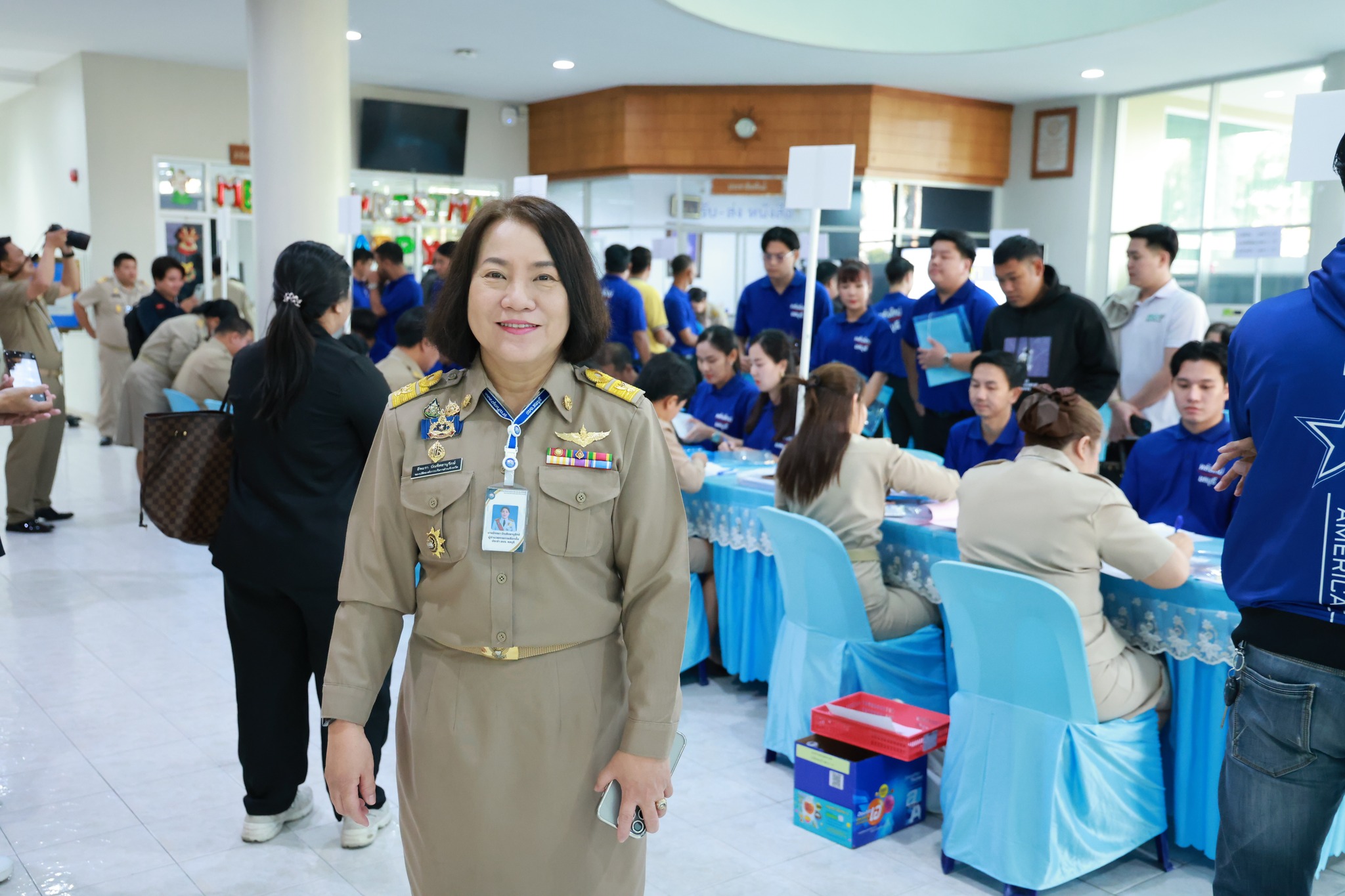 บรรยากาศการรับสมัครเลือกตั้ง ส.อบจ. และ นายก อบจ.ชลบุรี วันแรกสุดคึกคัก 3 ทีมใหญ่ส่งผู้สมัครลงครบทุกเขต